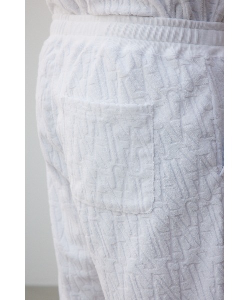 AZUL by moussy（アズールバイマウジー）の「ロゴ総柄パイルショーツ（スウェットパンツ・メンズ・ホワイト/ブラック/グレー・FREE）」の12枚目の写真