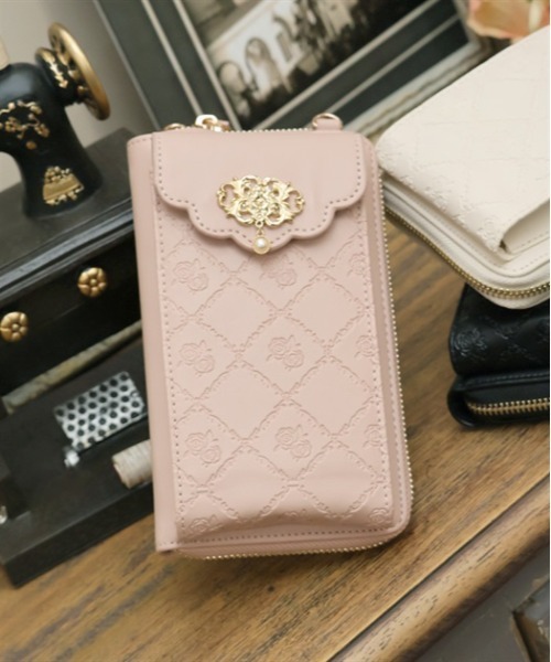 axes femme（アクシーズファム）の「ローズ型押しスマホポシェット（ショルダーバッグ・レディース・ブラック/キナリ/ピンク/ワイン・FREE）」の3枚目の写真