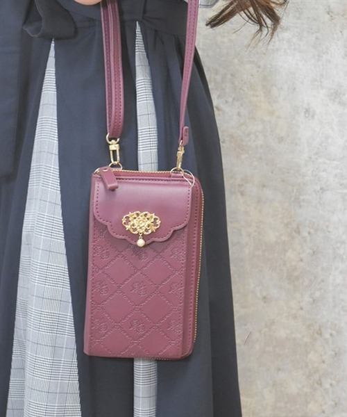 axes femme（アクシーズファム）の「ローズ型押しスマホポシェット（ショルダーバッグ・レディース・ブラック/キナリ/ピンク/ワイン・FREE）」の4枚目の写真