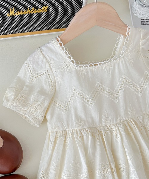 aimoha(アイモハ)の「【aimoha-KIDS-】レース半袖ワンピース (SS)(ワンピース・キッズ・オフホワイト・140/130/120/110/100/90)」の4枚目の写真