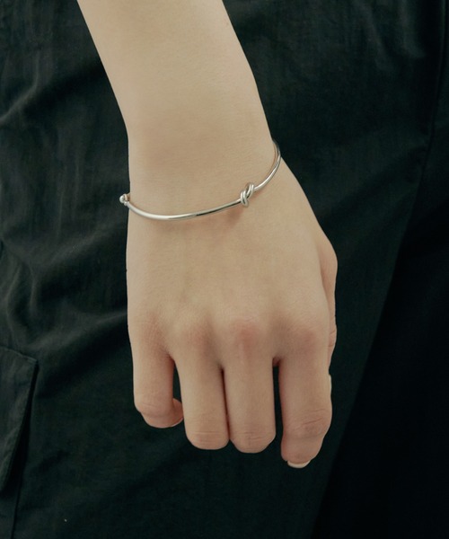 GOLDY(ゴールディ)の「スリム ノット ブレスレット(ブレスレット・レディース・ゴールド/シルバー系その他/ゴールド系その他/シルバー・FREE)」の9枚目の写真