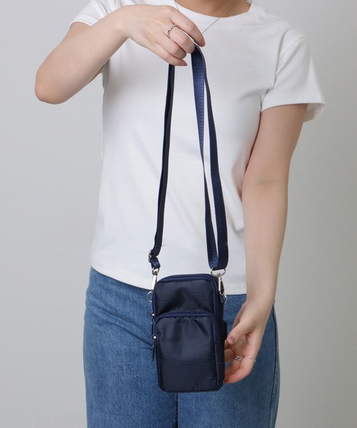 Lace Ladies(レースレディース)の「3ポケット スクエア ショルダー スマホ バッグ(ショルダーバッグ・レディース・ブラック/ネイビー・FREE)」の4枚目の写真