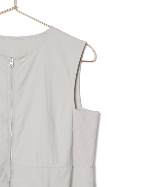 ROPE' PICNIC（ロペピクニック）の「フロントジップサイドリブワンピース/撥水加工・リンクコーデ（ワンピース・レディース・ブラック/ライトグレー・38）」の8枚目の写真