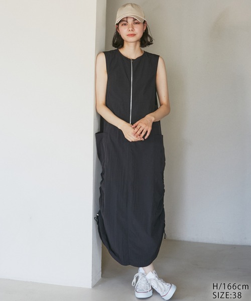 ROPE' PICNIC（ロペピクニック）の「フロントジップサイドリブワンピース/撥水加工・リンクコーデ（ワンピース・レディース・ブラック/ライトグレー・38）」の16枚目の写真