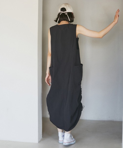 ROPE' PICNIC（ロペピクニック）の「フロントジップサイドリブワンピース/撥水加工・リンクコーデ（ワンピース・レディース・ブラック/ライトグレー・38）」の19枚目の写真