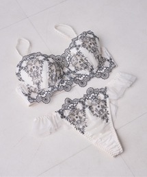 Dolce Fiora（ドルチェフィオラ）の「【痛くなりにくいやわらかワイヤー】ブラジャー＆Tバックセット（ブラ&ショーツ）」