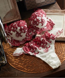 Dolce Fiora（ドルチェフィオラ）の「【痛くなりにくいやわらかワイヤー】ブラジャー＆Tバックセット（ブラ&ショーツ）」