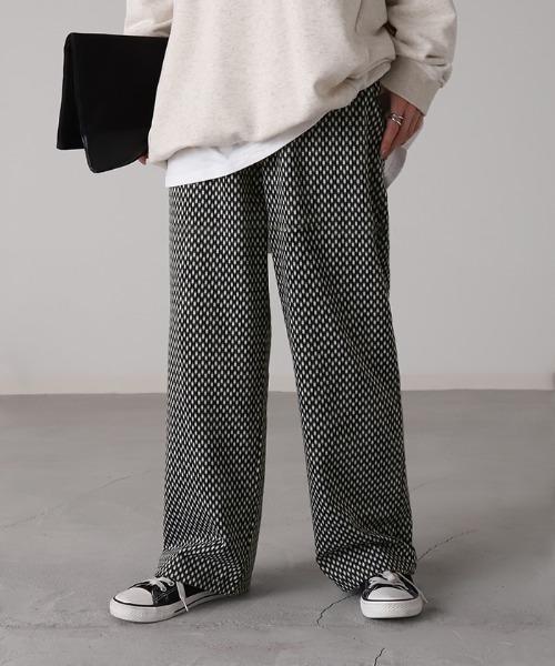 HUG.U(ハグユー)の「ジャガードニットパンツ(その他パンツ・レディース・ネイビー/ラベンダー/ブラック・FREE)」の4枚目の写真