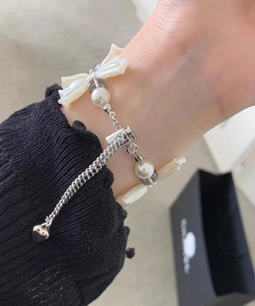 LUON(ルオン)の「LUON / Apple Watch Band / リボン ブレスレット アップルウォッチ バンド(デジタル腕時計・レディース・シルバー・B/A)」の2枚目の写真