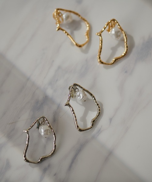 natural couture（ナチュラルクチュール）の「ニュアンスサークルパールイヤリング（イヤリング・レディース・シルバー/ゴールド・FREE）」の6枚目の写真