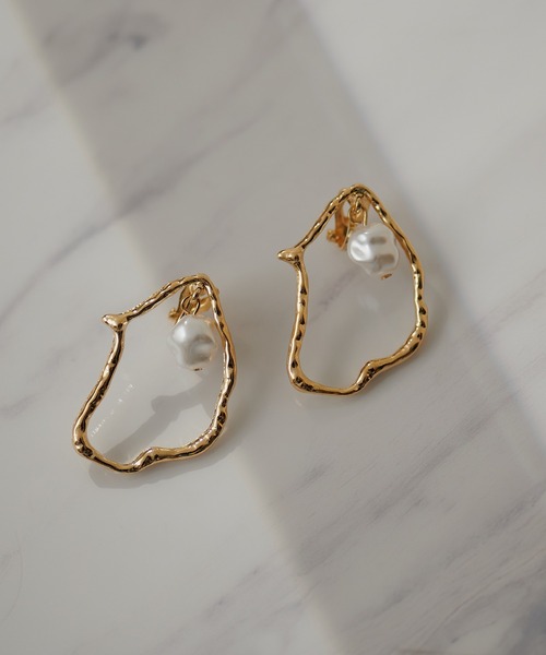 natural couture（ナチュラルクチュール）の「ニュアンスサークルパールイヤリング（イヤリング・レディース・シルバー/ゴールド・FREE）」の5枚目の写真