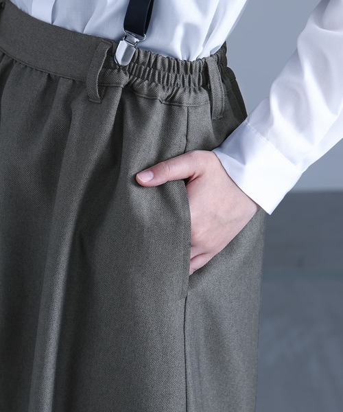 kOhAKU（コハク）の「『サスペンダー付きバルーンスカート』（スカート・レディース・チャコール/ブラック・2/1）」の14枚目の写真