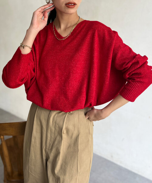 Chez toi(シェトワ)の「Vネック袖リブざっくりプルオーバー(ニット/セーター・レディース・レッド/アイボリー/ブラック/グレー・FREE)」の4枚目の写真