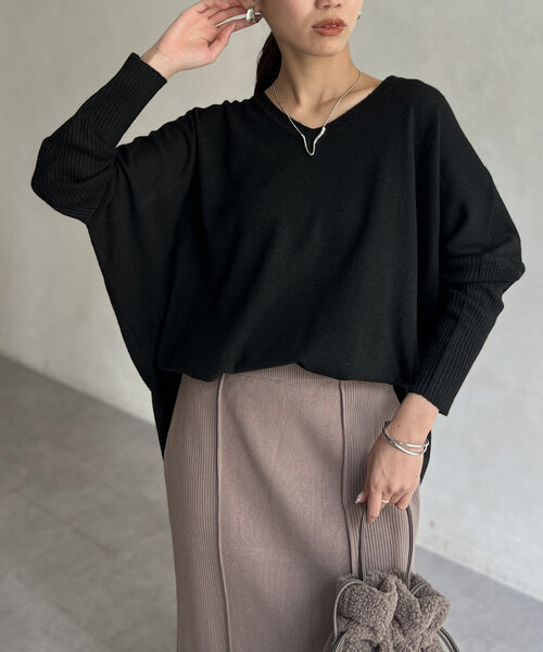 Chez toi(シェトワ)の「Vネック袖リブざっくりプルオーバー(ニット/セーター・レディース・レッド/アイボリー/ブラック/グレー・FREE)」の21枚目の写真