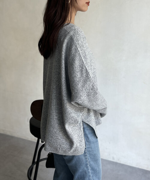 Chez toi(シェトワ)の「Vネック袖リブざっくりプルオーバー(ニット/セーター・レディース・レッド/アイボリー/ブラック/グレー・FREE)」の17枚目の写真