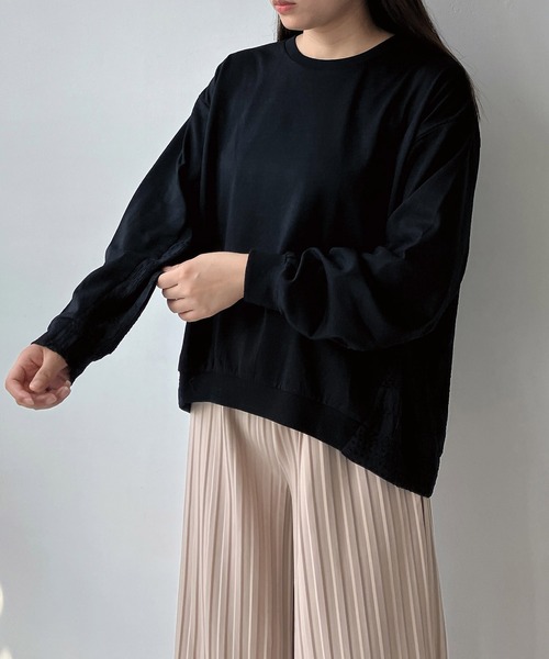 AS KNOW AS plus（アズノゥアズプラス）の「◇カットソーと布帛切り替えプルオーバー（Tシャツ/カットソー・レディース・ブラック/グレイッシュベージュ/ネイビー・FREE）」の2枚目の写真