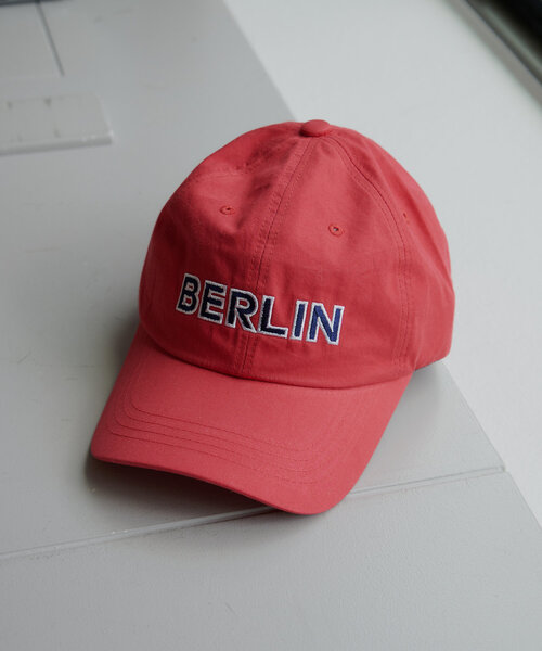 Omekashi（オメカシ）の「BERLINキャップ（キャップ・レディース・ブラック/レッド・ONE SIZE）」の4枚目の写真