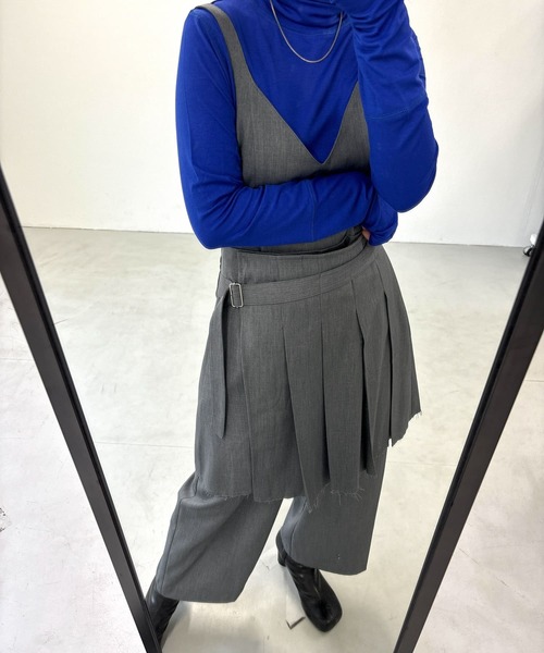 KBF（ケイビーエフ）の「プリーツスカートSETサロペット（サロペット/オーバーオール・レディース・ベージュ/グレー・38/36）」の4枚目の写真