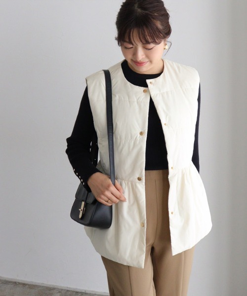 Pierrot(ピエロ)の「中綿ペプラムベスト(ベスト・レディース・アイボリー/ブラック・L/M)」の16枚目の写真