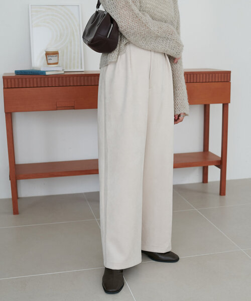 DISCOAT（ディスコート）の「エコスエード2タックストレートパンツ（その他パンツ・レディース・アイボリー/グレー・SMALL/MEDIUM/LARGE）」の5枚目の写真