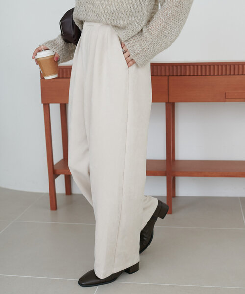 DISCOAT（ディスコート）の「エコスエード2タックストレートパンツ（その他パンツ・レディース・アイボリー/グレー・SMALL/MEDIUM/LARGE）」の6枚目の写真