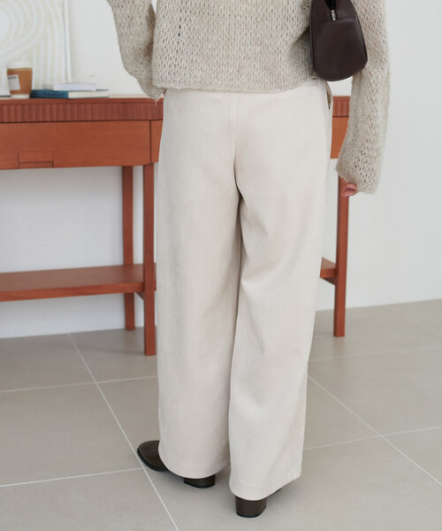 DISCOAT（ディスコート）の「エコスエード2タックストレートパンツ（その他パンツ・レディース・アイボリー/グレー・SMALL/MEDIUM/LARGE）」の8枚目の写真