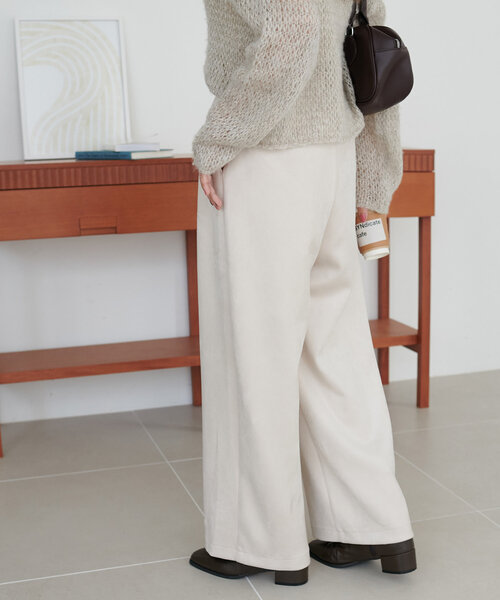 DISCOAT（ディスコート）の「エコスエード2タックストレートパンツ（その他パンツ・レディース・アイボリー/グレー・SMALL/MEDIUM/LARGE）」の9枚目の写真