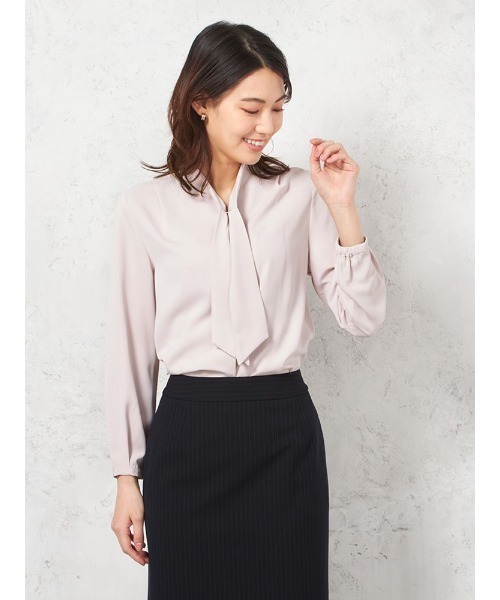 HARUYAMA(ハルヤマ)の「【ウォッシャブル】ブラウス 長袖 パール鼓釦ボウタイブラウス 透けにくい ストレッチ 無地 SOFFICE(シャツ/ブラウス・レディース・ライトピンク/サックスブルー/オフホワイト/ベージュ・L/M/S/LL)」の4枚目の写真