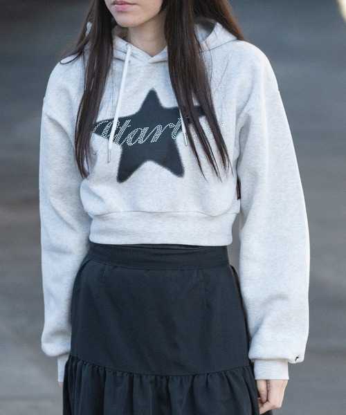 STARTER(スターター)の「【t】〔STARTER BLACK LABEL〕ラインストーン フロントプリント ショートパーカー(パーカー・レディース・ホワイト/チャコールグレー/ブラック・LARGE/MEDIUM)」の1枚目の写真