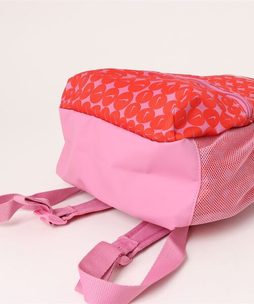 NIKE(ナイキ)の「《NIKEアパレル》YNKBRSLAJDIMNIBK-AOPSP25(バックパック/リュック・キッズ・レッド系その他/グリーン系その他/スモークグレー・フリー)」の5枚目の写真