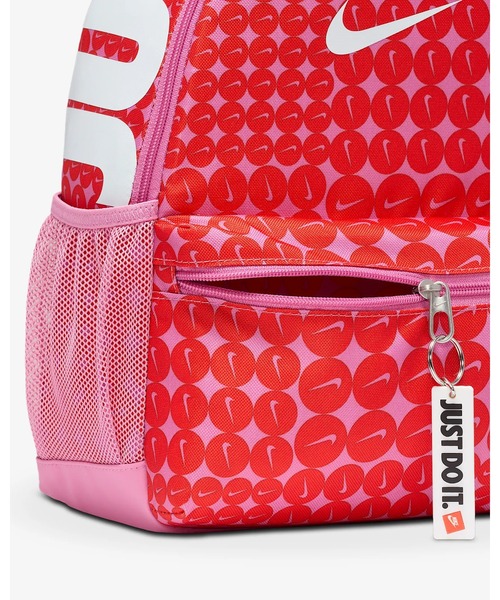 NIKE(ナイキ)の「《NIKEアパレル》YNKBRSLAJDIMNIBK-AOPSP25(バックパック/リュック・キッズ・レッド系その他/グリーン系その他/スモークグレー・フリー)」の11枚目の写真