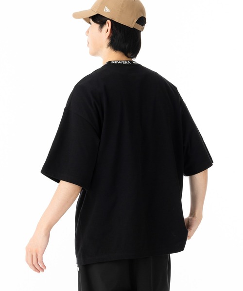 NEW ERA（ニューエラ）の「ニューエラ 半袖Tシャツ オーバーサイズ 襟ジャカードロゴ（Tシャツ/カットソー・メンズ・ホワイト/ブラック/ベージュ・XL/L/S/XXL/M）」の5枚目の写真