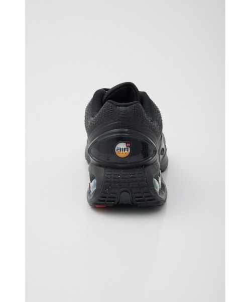 NIKE(ナイキ)の「エア マックス Dn(スニーカー・レディース・ブラック/ホワイト・24cm/23.5cm/23cm/25cm/24.5cm)」の5枚目の写真