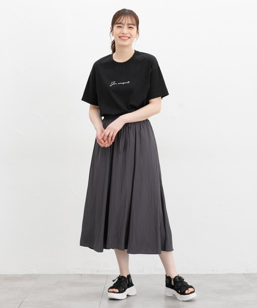 Honeys（ハニーズ）の「【ハニさら・接触冷感・ＵＶカット】きれいめロゴＴシャツ（Tシャツ/カットソー・レディース・モカ/グリーン/ホワイト×ブラック/ホワイト×ブルー/サックスブルー/ブラック・L/LL/M/S）」の10枚目の写真