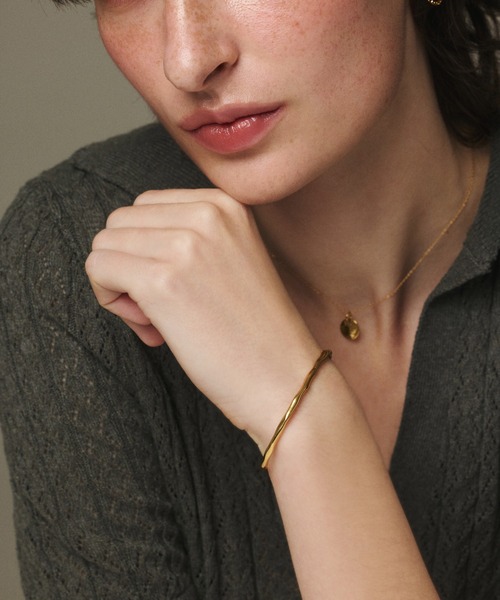 CENE(セネ)の「【CENE】セネ/ニュアンスナローバングル(バングル/リストバンド・レディース・ゴールド/シルバー・FREE)」の4枚目の写真