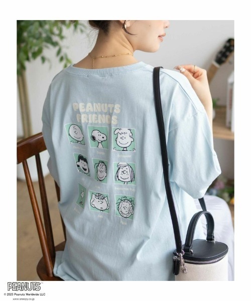 PEANUTS(ピーナッツ)の「【PEANUTS】スヌーピー 刺繍プリントTシャツ(Tシャツ/カットソー・レディース・サックスブルー/チャコールグレー/クリーム/グレイッシュベージュ・FREE)」の4枚目の写真