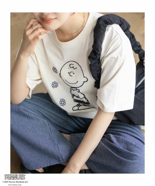 PEANUTS(ピーナッツ)の「【PEANUTS】スヌーピー 刺繍プリントTシャツ(Tシャツ/カットソー・レディース・サックスブルー/チャコールグレー/クリーム/グレイッシュベージュ・FREE)」の11枚目の写真