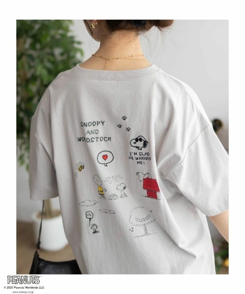 PEANUTS(ピーナッツ)の「【PEANUTS】スヌーピー 刺繍プリントTシャツ(Tシャツ/カットソー・レディース・サックスブルー/チャコールグレー/クリーム/グレイッシュベージュ・FREE)」の15枚目の写真