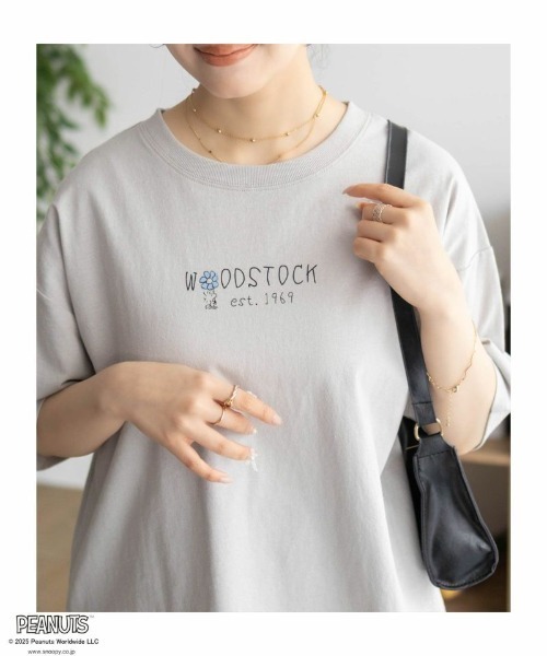 PEANUTS(ピーナッツ)の「【PEANUTS】スヌーピー 刺繍プリントTシャツ(Tシャツ/カットソー・レディース・サックスブルー/チャコールグレー/クリーム/グレイッシュベージュ・FREE)」の16枚目の写真