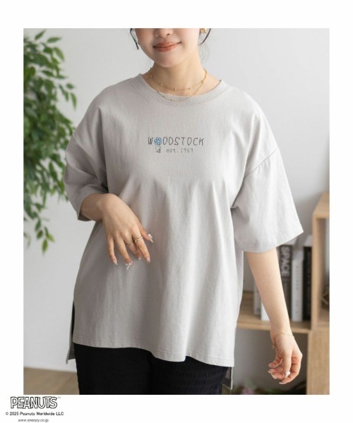 PEANUTS(ピーナッツ)の「【PEANUTS】スヌーピー 刺繍プリントTシャツ(Tシャツ/カットソー・レディース・サックスブルー/チャコールグレー/クリーム/グレイッシュベージュ・FREE)」の17枚目の写真