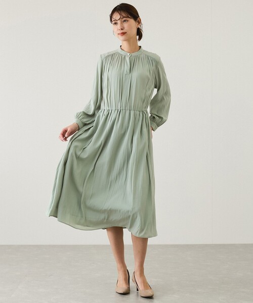 Jayro（ジャイロ）の「パウダーサテンワンピース（ワンピース・レディース・ライトグリーン/グレー系その他/ブラック/ネイビー・M）」の2枚目の写真