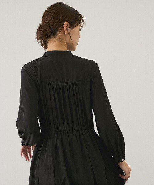 Jayro（ジャイロ）の「パウダーサテンワンピース（ワンピース・レディース・ライトグリーン/グレー系その他/ブラック/ネイビー・M）」の6枚目の写真