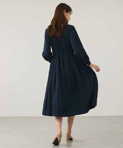 Jayro（ジャイロ）の「パウダーサテンワンピース（ワンピース・レディース・ライトグリーン/グレー系その他/ブラック/ネイビー・M）」の19枚目の写真