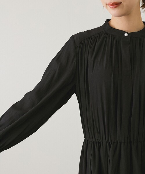 Jayro（ジャイロ）の「パウダーサテンワンピース（ワンピース・レディース・ライトグリーン/グレー系その他/ブラック/ネイビー・M）」の16枚目の写真