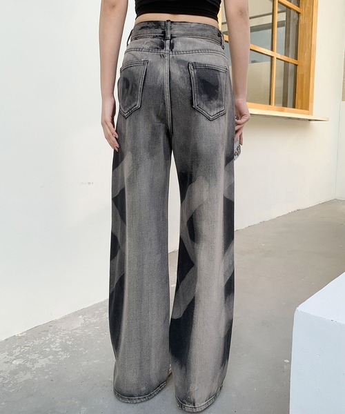 LOWO（ロワ）の「ユーズド加工ワイドシルエットルーズデニムパンツ（デニムパンツ・レディース・ブラック/インディゴブルー・M/S）」の8枚目の写真
