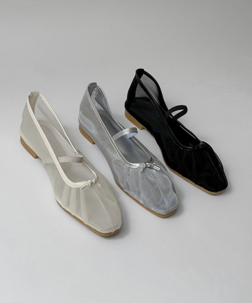 on:nue（オンニュ）の「【on:nue】[3色展開/5サイズ展開] シアータックバレーシューズ（バレエシューズ・レディース・アイボリー/ブラック/シルバー・23.5cm/24.5cm/23.0cm/24.0cm/25.0cm）」の4枚目の写真