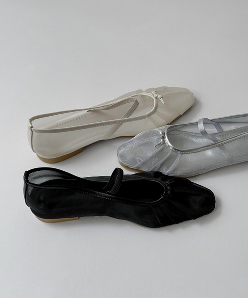 on:nue（オンニュ）の「【on:nue】[3色展開/5サイズ展開] シアータックバレーシューズ（バレエシューズ・レディース・アイボリー/ブラック/シルバー・23.5cm/24.5cm/23.0cm/24.0cm/25.0cm）」の5枚目の写真