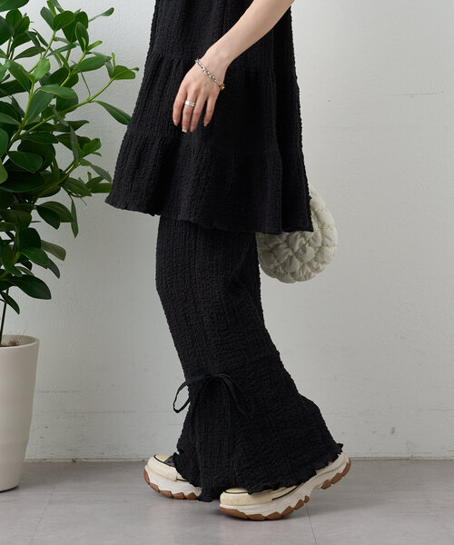 w closet（ダブルクローゼット）の「【パンツ２サイズ展開】しぼキャミフレアパンツSET（その他パンツ・レディース・ブラック/オフホワイト・1/0）」の8枚目の写真