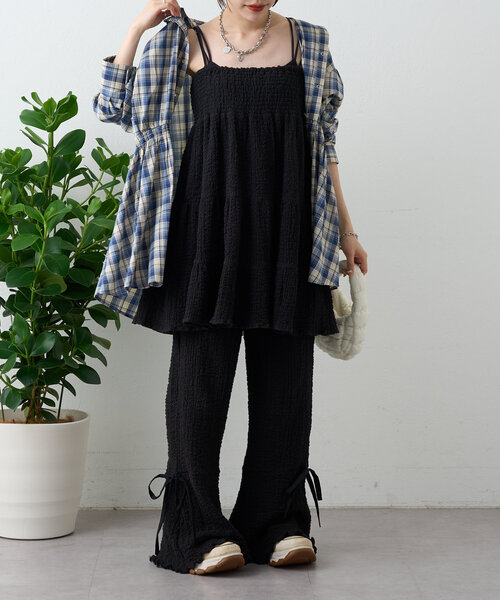 w closet（ダブルクローゼット）の「【パンツ２サイズ展開】しぼキャミフレアパンツSET（その他パンツ・レディース・ブラック/オフホワイト・1/0）」の13枚目の写真