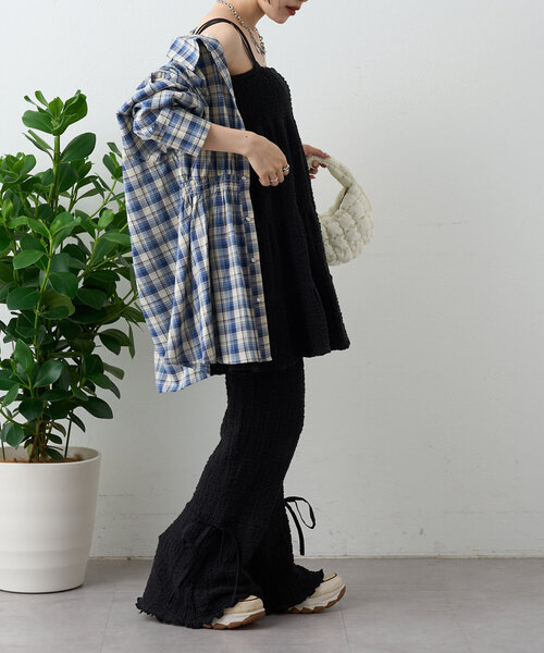 w closet（ダブルクローゼット）の「【パンツ２サイズ展開】しぼキャミフレアパンツSET（その他パンツ・レディース・ブラック/オフホワイト・1/0）」の18枚目の写真